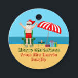 Étiquettes Cadeau Plage Santa Claus Custom Sunny Christmas Party<br><div class="desc">Cette étiquette de fête de Noël en Juillet rend parfait décor de fête d'été pour un bain de plage ou de la piscine. Faites-en une extravagance amusante sur le thème du pôle nord avec le Père Noël dans ses maillots de bain à côté d'un parapluie de plage rayé rouge et...</div>