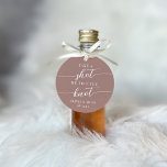 Étiquettes Cadeau Prenez une balle, nous avons lié le Mariage de noe<br><div class="desc">Commencez la fête avec ces étiquettes de faveur mignonnes conçues pour s'attacher à des lunettes de vue ou des bouteilles d'alcool mini. Caractéristiques de design "prendre un coup, nous avons attaché le noeud" dans serif classique et script de calligraphie lettrage sur un ton terre en terre cuite arrière - plan....</div>
