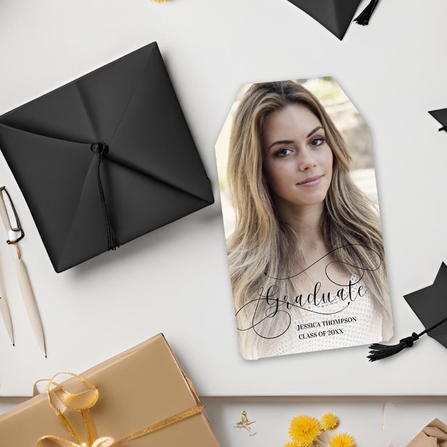 Étiquettes-cadeau Promotion 2025 Écriture Élégante Photo de Diplômé  (Class of 2025 Elegant Script Grad Photo Graduation Gift Tags)