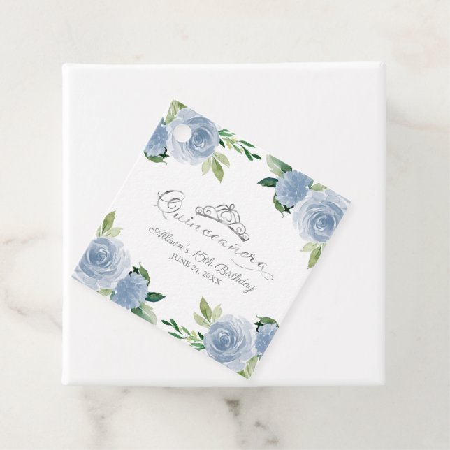 Étiquettes Cadeau Quinceanera Silver Tiara Bleu clair Floral (En situation)