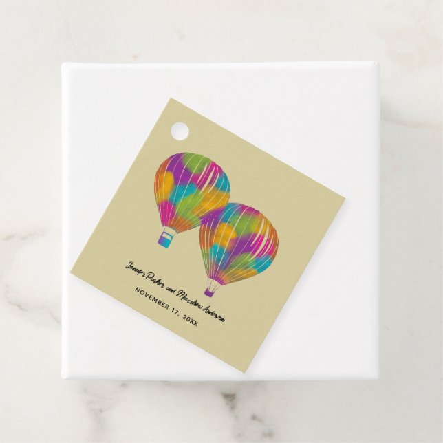 Étiquettes Cadeau Rainbow Peint Hot Air Balloons Mariage personnalis (En situation)