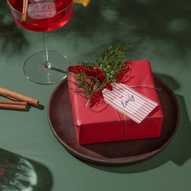 Étiquettes-cadeau Rayures rouges et vertes de Noël classiques  (Use this Classic Christmas Tag to spread the holiday cheer. Customizable with your family name.)