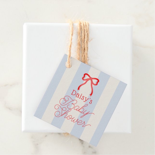 Étiquettes Cadeau Red Bow & Pale Blue Stripes Baby Shower (En situation)