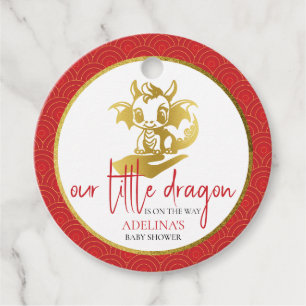 Étiquettes Cadeau Red Cute Little Dragon Est Sur Le Chemin Baby show