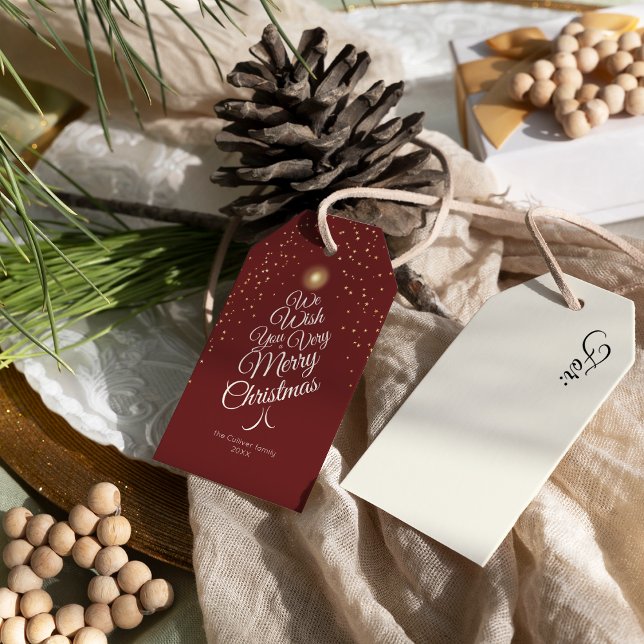 Étiquettes-cadeau Red Very Merry Christmas Tree Nom de famille (Créateur téléchargé)