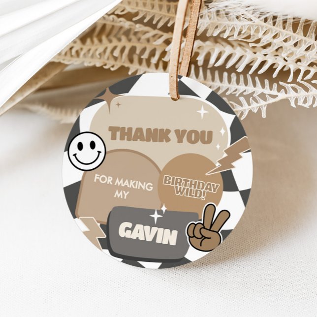 Étiquettes Cadeau Retro Young Wild et Three Birday Party Round (Retro Groovy Young Wild and Three Birthday Party Round Favor Tags)