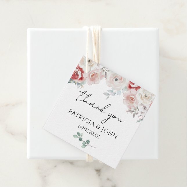 Étiquettes Cadeau Romantic Rose Elegant Floral Wedding Thank You  (En situation)