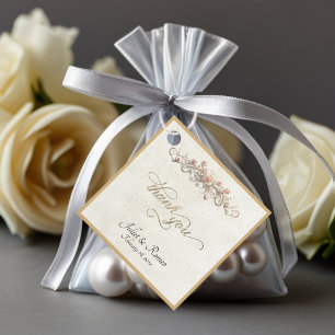 Étiquettes Cadeau Rose en défilement et monogramme - Carré crème