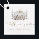 Étiquettes Cadeau Rustic Elegant Fall in Love Mariage Fête des marié<br><div class="desc">Douche de nuptiale rustique et élégante sur mesure avec des étiquettes de citrouille blanc aquarelle avec feuillage d'automne délicat dans des tons neutres.</div>