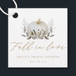 Étiquettes Cadeau Rustic Elegant Fall in Love Mariage Fête des marié<br><div class="desc">Douche de nuptiale rustique et élégante sur mesure avec des étiquettes de citrouille blanc aquarelle avec feuillage d'automne délicat dans des tons neutres.</div>