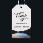 Étiquettes-cadeau ©Rustic Lake Réflexions Lakeside Mariage Faveur<br><div class="desc">N'hésitez pas à me contacter si vous avez besoin d'aide sur la personnalisation, si vous avez besoin de plus de produits ou si vous avez une demande de couleur personnalisée. **Des modèles coordonnés peuvent être trouvés dans la collection ci-dessous ou en collant cette url dans votre navigateur : https://www.zazzle.com/collections/lakeside_wedding_event_celebrations-119028853121885927?rf=238919973384052768&CMPN=share_dclit&lang=en&social=true -...</div>