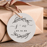 Étiquettes Cadeau Rustic Laurel Feuille Script Initiales Mariage<br><div class="desc">Marque rustique de faveur terreuse avec feuilles de laurier,  initiales de script et date moderne.</div>