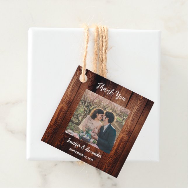 Étiquettes Cadeau Rustic wood photo country wedding (En situation)