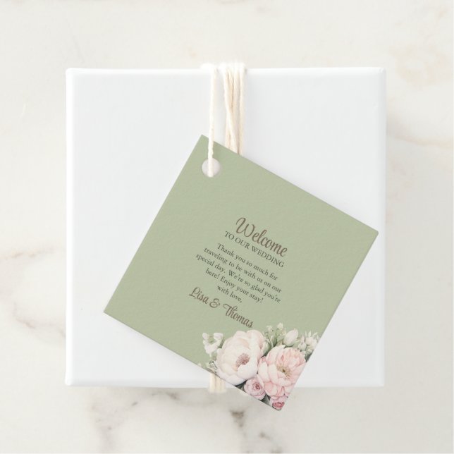 Étiquettes Cadeau Sage Green Peony Floral Wedding Welcome Sign (En situation)