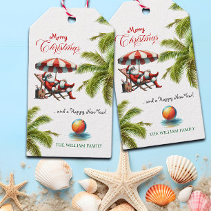 Étiquettes-cadeau Santa sous un parasol de plage Noël