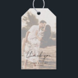 Étiquettes-cadeau Script rustique Photo Mariage moderne<br><div class="desc">Les étiquettes de faveur de mariage photo moderne avec un design simple avec "merci" dans un script de style rustique avec vos noms et date mariage sur votre photo préférée avec une superposition opaque. Cette élégante marque de mariage avec un agencement minimaliste est idéale pour tout style de mariage.</div>