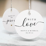 Étiquettes Cadeau Script simple et élégant avec Mariage d'amour<br><div class="desc">Ecriture minimaliste moderne "avec amour" avec les noms de couple et date de l'événement,  simple et élégant. grande personnalisation des étiquettes de faveur. Voir toutes les pièces correspondantes dans la collection.</div>