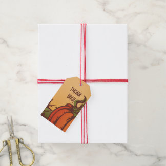 Étiquettes-cadeau Seul citrouille sur le terrain. Les feuilles d'aut