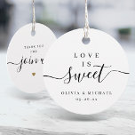 Étiquettes Cadeau Simple et élégant, l'amour du script est mariage<br><div class="desc">Écriture minimaliste moderne "l'amour est doux" avec les noms du couple et la date de l'événement,  simple et élégant. grandes étiquettes de faveur personnalisées. Voir toutes les pièces correspondantes de la collection</div>