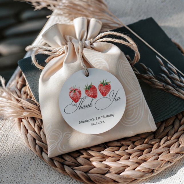 Étiquettes Cadeau Strawberry Bow 1st Birthday Thank You (Créateur téléchargé)