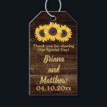 Étiquettes-cadeau Sunflowers Favors Cadeau Tags Wood Rustic Country<br><div class="desc">Imprimé personnalisé Rustic Country Sunflower marque cadeau de mariage sur Wood pour vos invités mariages. Profitez de ceci avec le reste de la Suite Mariage trouvé dans mon magasin Zazzle en cliquant sur le lien ci-dessous.</div>