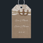Étiquettes-cadeau Tags Rustic Horseshoe Collection<br><div class="desc">La collection rustique horseshoe est un design étonnant avec un bel arrière - plan rustique effet burlap avec un ensemble romantique vintage effet dentelle blanche finie avec deux horseshoes et ficelles entrelacées de chance. Ces étiquettes de cadeaux peuvent être personnalisées pour votre occasion spéciale et ferait le cadeau parfait ou...</div>