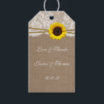Étiquettes-cadeau Tags Rustic Sunflower Collection<br><div class="desc">La collection de tournesol rustique est un design époustouflant avec un bel arrière - plan rustique effet burlap avec un cadre romantique vintage effet dentelle blanche fini avec un superbe tournesol et ficelle. Ces étiquettes peuvent être personnalisées pour votre occasion spéciale et ferait le cadeau parfait ou vous remercier tag...</div>