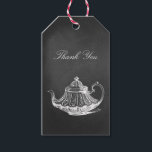 Étiquettes-cadeau Tea Party Chalkboard Fête des mariées Merci<br><div class="desc">thème de fête du thé, douche nuptiale de tableau noir, merci, illustration de théière/théière victorienne, noir et blanc, script de calligraphie, design simple/antique/élégant/ancien/personnalisable, inspiré/style/look/look vintage, étiquettes cadeaux de faveur avec chaîne, deux côtés, texte blanc. Conception de la douche nuptiale vintage du tea party avec une illustration victorienne de la théière,...</div>