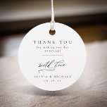 Étiquettes Cadeau Typographie simple et élégante Mariage moderne<br><div class="desc">Elégante typographie minimaliste noir et blanc merci design avec script élégant et police serif intemporelle,  simple et propre. Balises de faveur personnalisées pour mariage minimaliste,  mariage moderne et mariage classique. Voir toutes les pièces correspondantes de la collection</div>