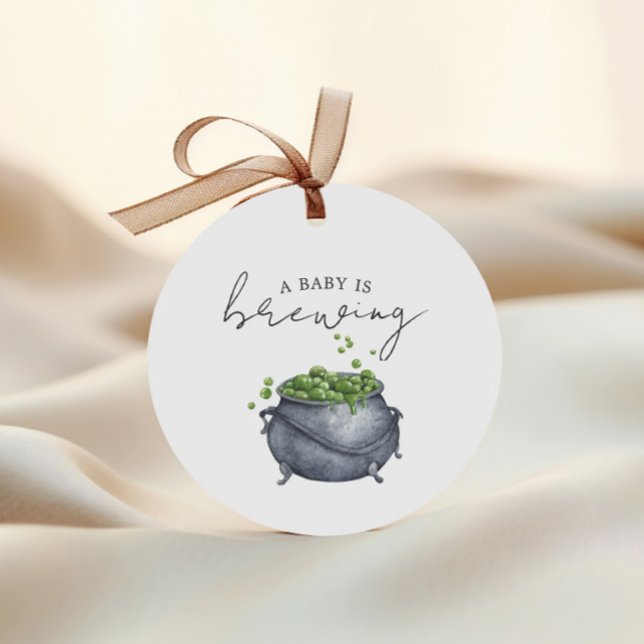 Étiquettes Cadeau Un bébé brasse l'Halloween | Favoriser les étiquet (Créateur téléchargé)