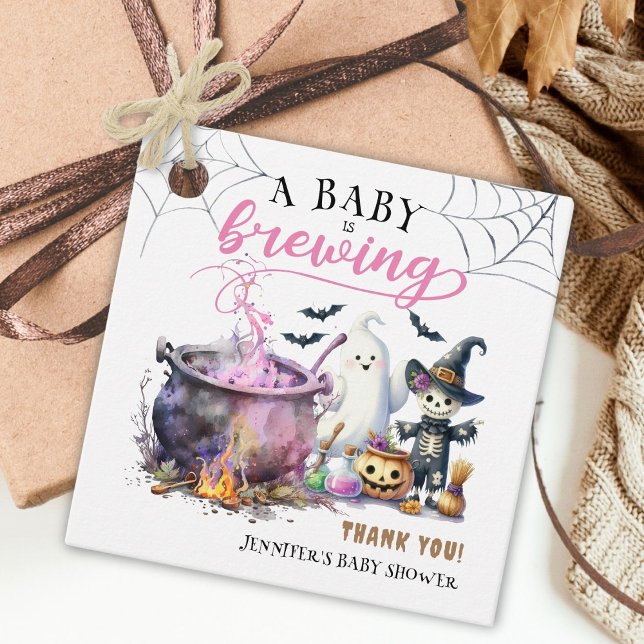 Étiquettes Cadeau Un bébé brasse une fille Baby shower d'Halloween r (Créateur téléchargé)
