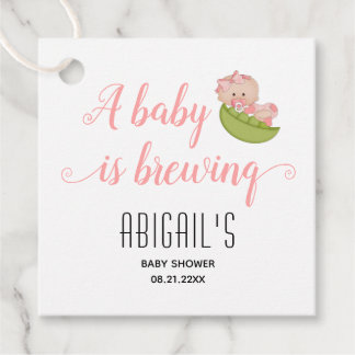 Étiquettes Cadeau Un bébé brasse une petite fille mignonne en rose d
