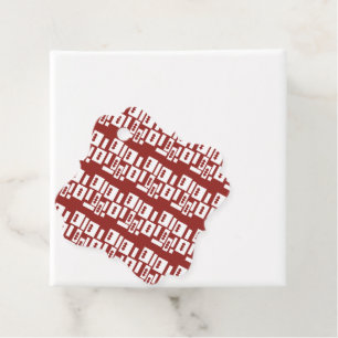 Étiquettes Cadeau Un tapis rouge avec un motif texturé est étalé sur
