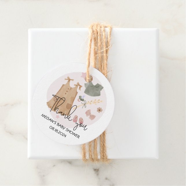 Étiquettes Cadeau Vêtements simples mignons Merci Baby shower rose (En situation)