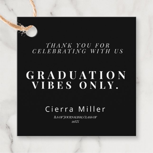 Étiquettes Cadeau Vibes de graduation noir et blanc uniquement Merci (Devant)