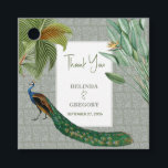 Étiquettes Cadeau Vintage Peacock Feather Tropical Greenery Mariage<br><div class="desc">Un design vintage d'oiseau paon avec verdure tropicale et motif damassé arrière - plan. Ce design est idéal pour toutes les saisons. Un design aquarelle élégant dans un thème contemporain. Un mariage classe merci faveur tag avec plumes de paon glorieuses et éléments modernes. Des invitations de mariage et d'autres articles...</div>