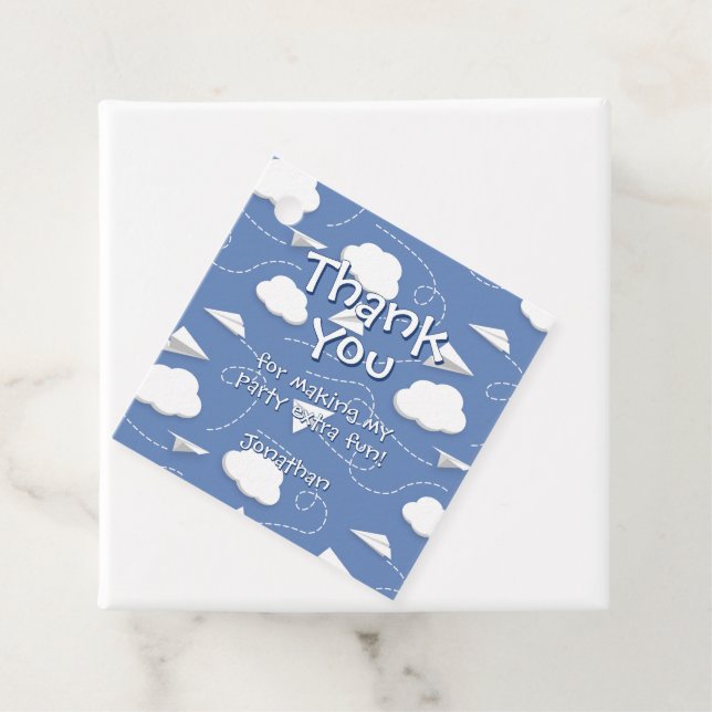 Étiquettes Cadeau vol avions en papier plié anniversaire merci (En situation)