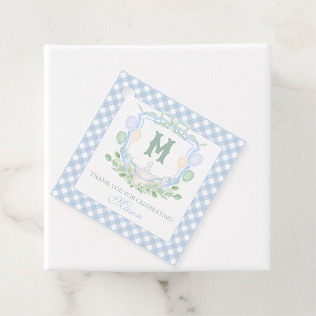 Étiquettes Cadeau Watercolor Blue 1st Birthday Monogram Crest Gift (En situation)