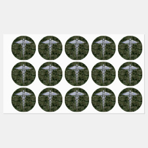 Étiquettes Chrome Comme Caduceus Symbole sur Camouflage Vert