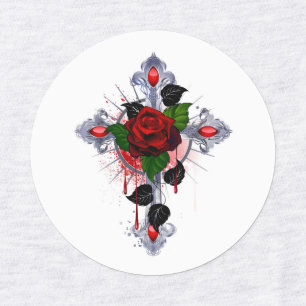 Étiquettes Croix d'argent avec une rose rouge