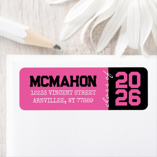 Étiquettes d'adresse de retour de diplômes roses e (En situation)