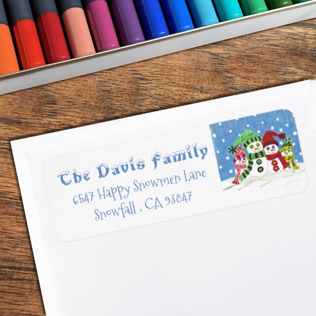 Étiquettes d'adresse de retour de la famille Snowm (Personalized snowmen family return address labels .)