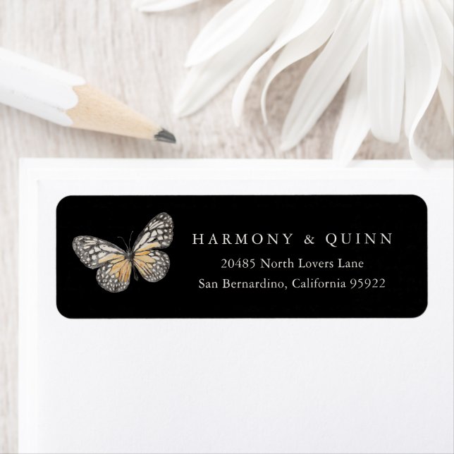 Étiquettes d'adresse de retour de mariage papillon (En situation)