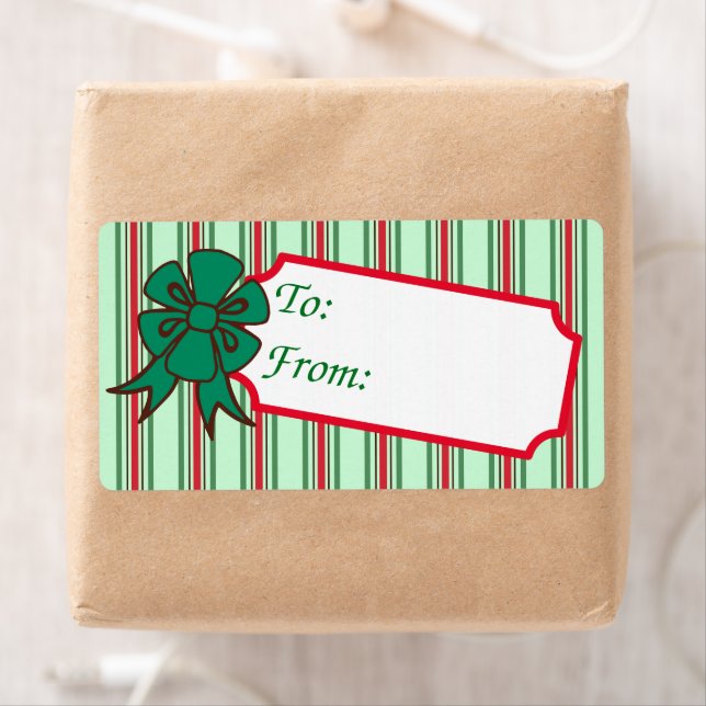 Étiquettes de cadeau avec ruban de Noël (En situation)