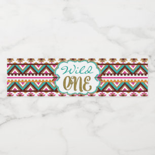 Étiquettes d'une bouteille d'eau sauvage