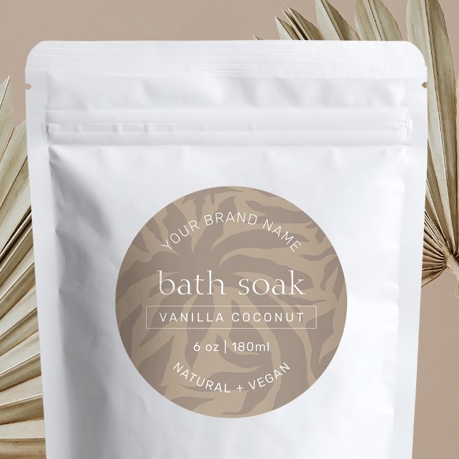 Étiquettes Élégant moderne Chic Bain & Corps Produit imperméa (Elegant round waterproof product stickers with pastel beige background)