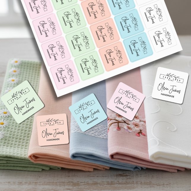 Étiquettes Logo et texte personnalisés sur vêtement en tissu  (Créateur téléchargé)