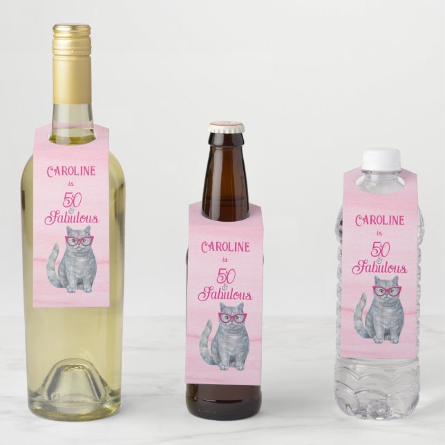 Étiquettes Pour Bouteilles 50 & Fabulous Chat, rose et gris, 50e anniversaire (En situation)
