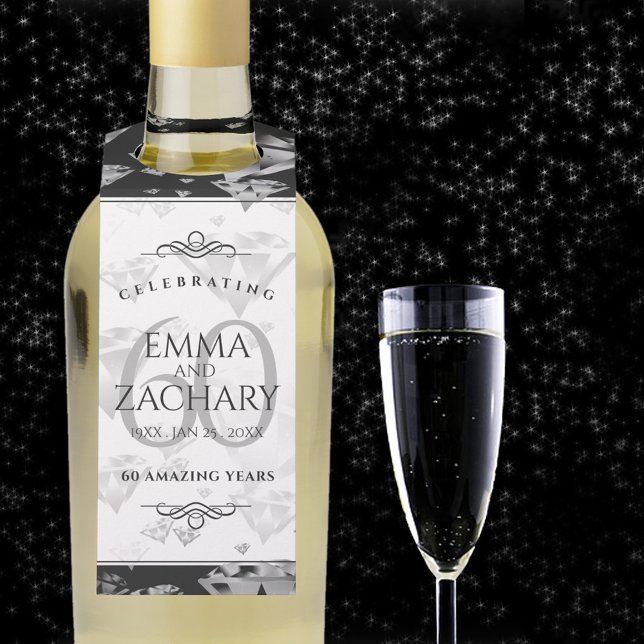 Étiquettes Pour Bouteilles Célébration élégante du 60e anniversaire de mariag (60th wedding anniversary bottle hanger with champagne flute on a starry night sky.)