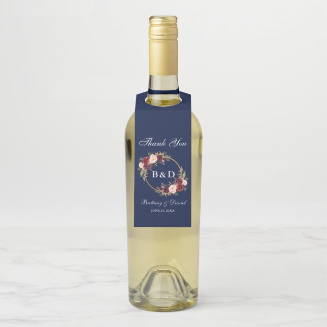 Étiquettes Pour Bouteilles Couronne florale de monogramme bleu de mariage de  (Sur bouteille)